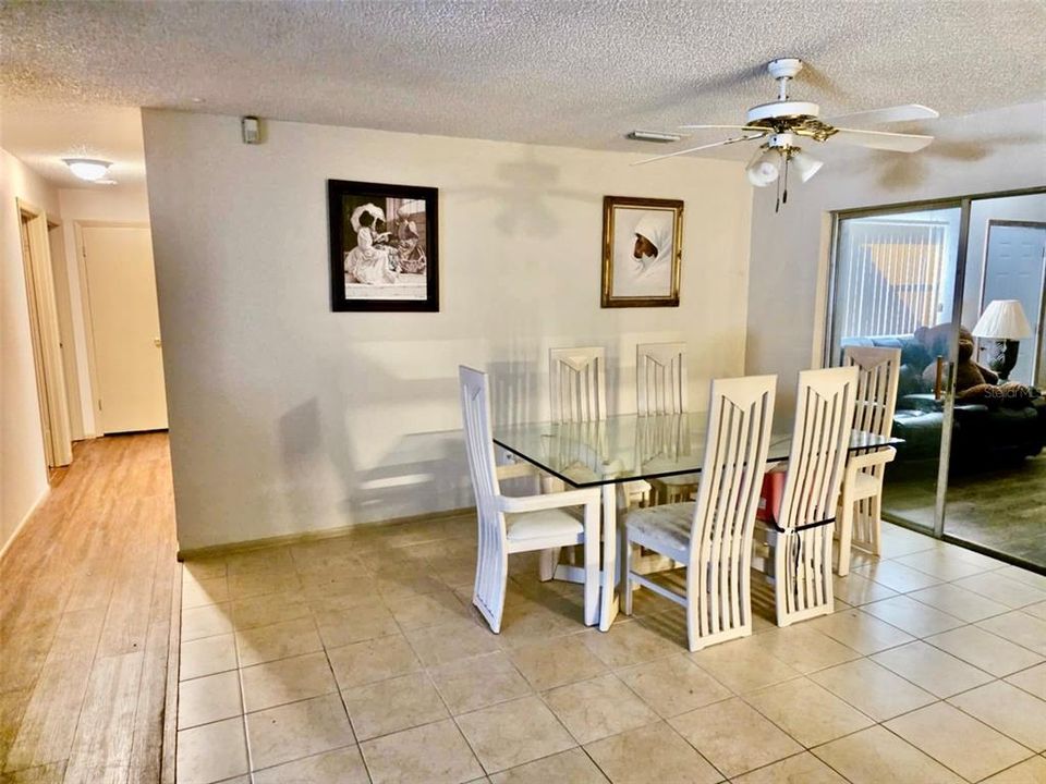 На продажу: $295,000 (4 спален, 2 ванн, 2017 Квадратных фут)