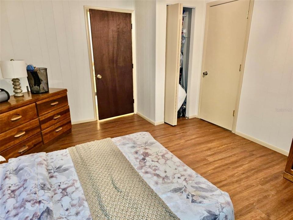 На продажу: $295,000 (4 спален, 2 ванн, 2017 Квадратных фут)