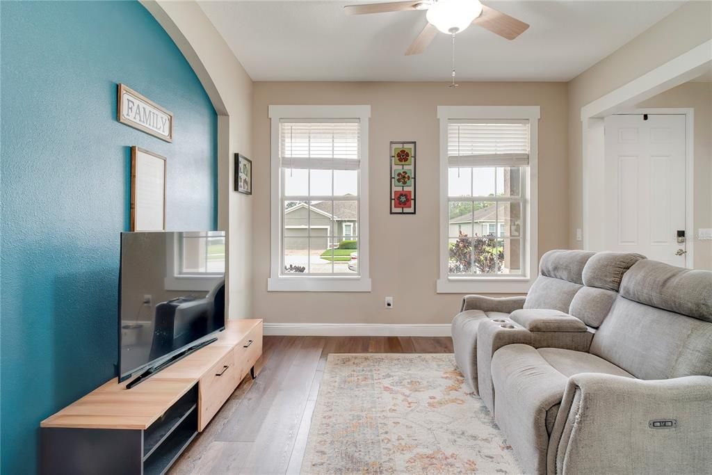 На продажу: $625,000 (5 спален, 3 ванн, 2630 Квадратных фут)