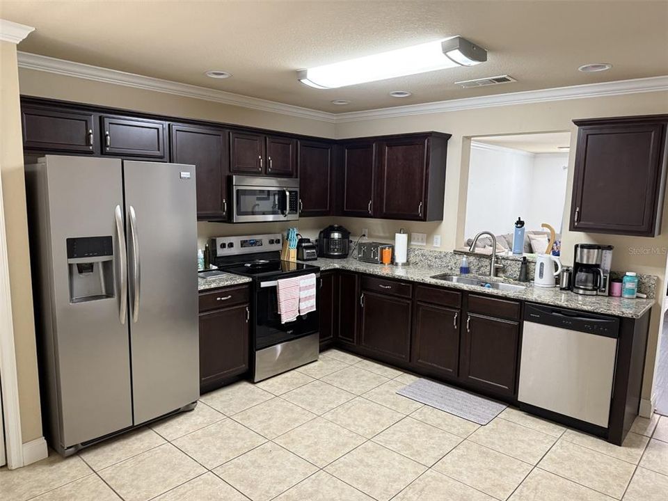 For Rent: $2,475 (3 beds, 2 baths, 1420 Square Feet)