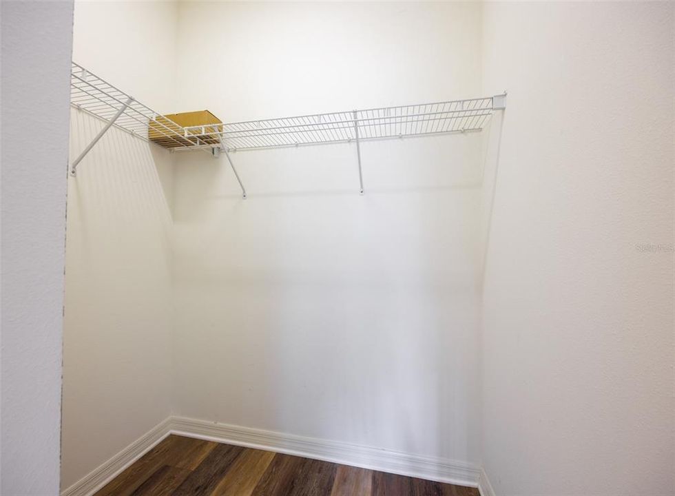 For Sale: $399,000 (2 beds, 2 baths, 1933 Square Feet)