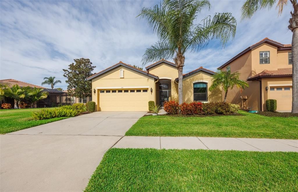 For Sale: $399,000 (2 beds, 2 baths, 1933 Square Feet)