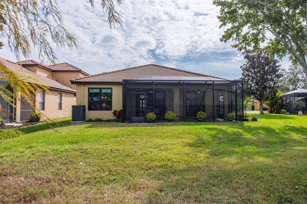 For Sale: $399,000 (2 beds, 2 baths, 1933 Square Feet)