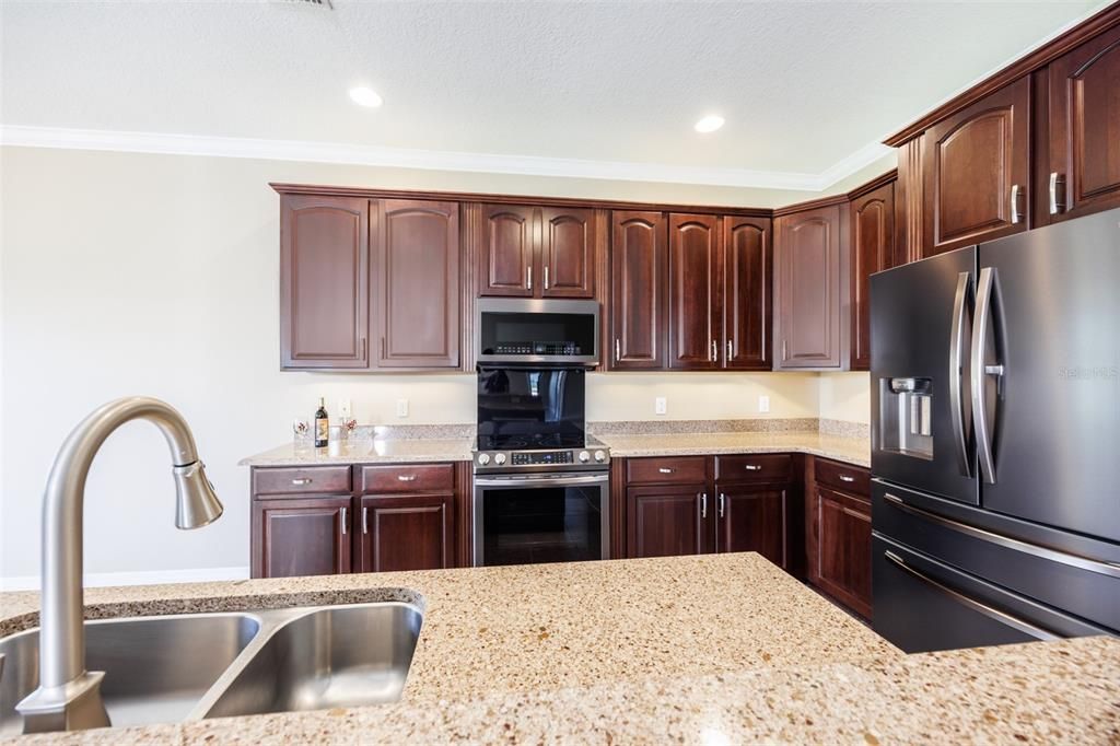 For Sale: $399,000 (2 beds, 2 baths, 1933 Square Feet)