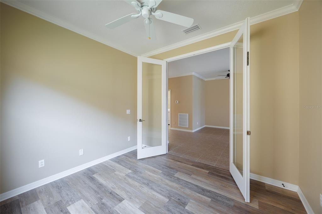 For Sale: $399,000 (2 beds, 2 baths, 1933 Square Feet)