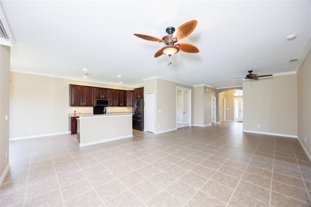 For Sale: $399,000 (2 beds, 2 baths, 1933 Square Feet)