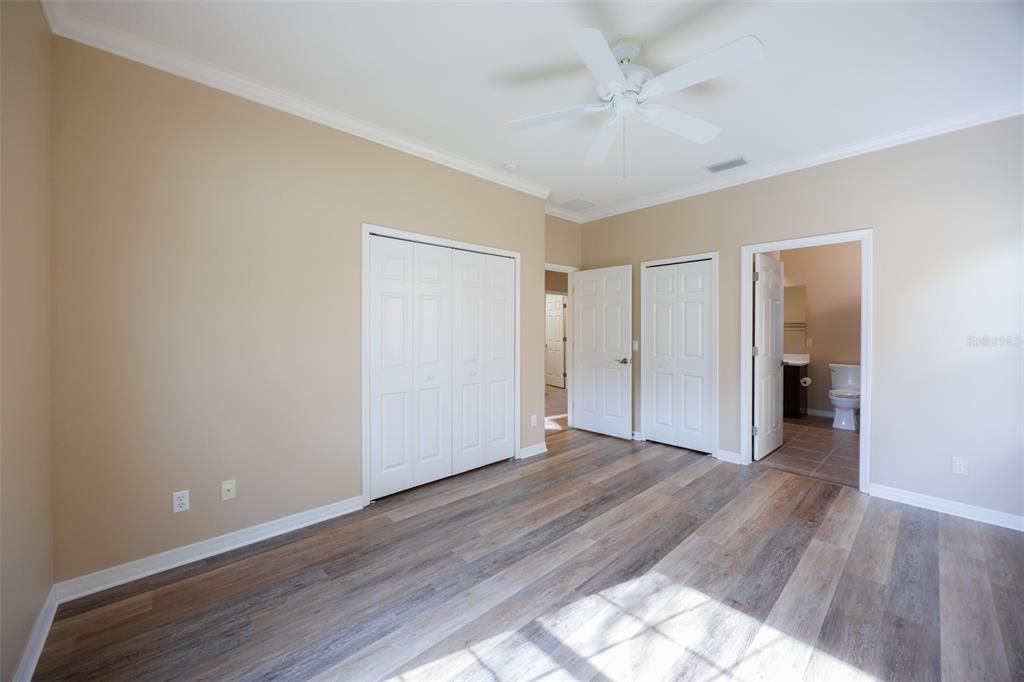 For Sale: $399,000 (2 beds, 2 baths, 1933 Square Feet)