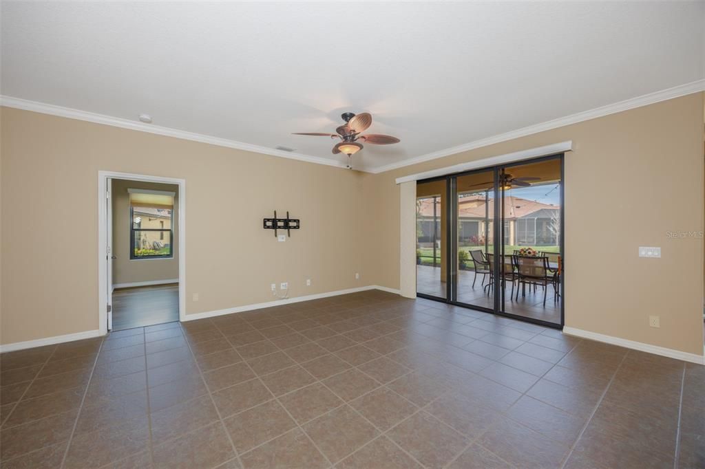 For Sale: $399,000 (2 beds, 2 baths, 1933 Square Feet)