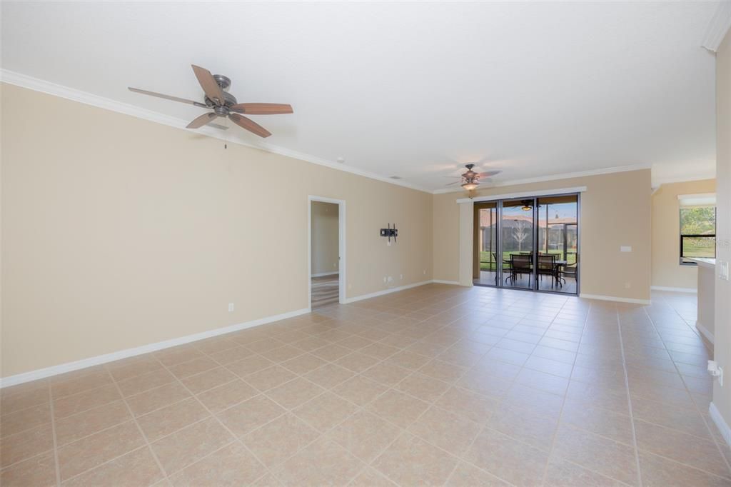 For Sale: $399,000 (2 beds, 2 baths, 1933 Square Feet)
