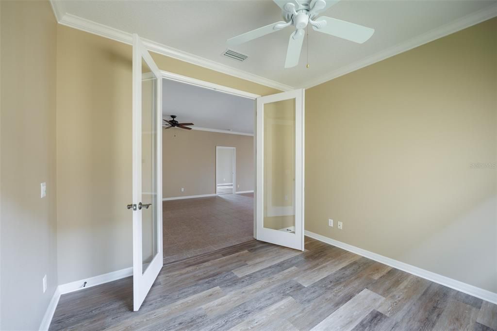 For Sale: $399,000 (2 beds, 2 baths, 1933 Square Feet)