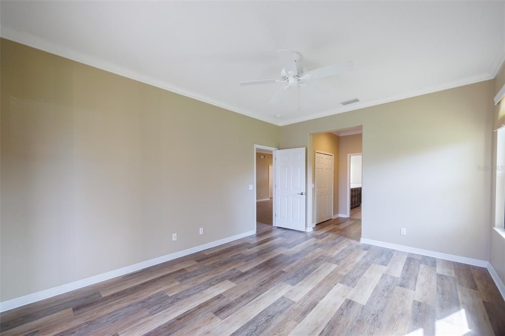 For Sale: $399,000 (2 beds, 2 baths, 1933 Square Feet)