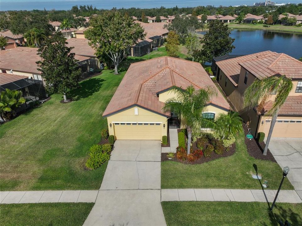 For Sale: $399,000 (2 beds, 2 baths, 1933 Square Feet)