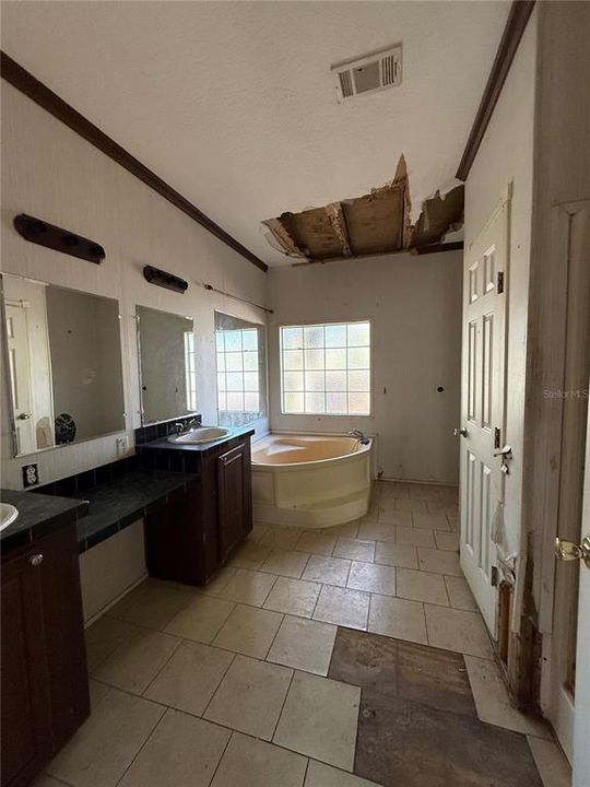 На продажу: $215,000 (3 спален, 2 ванн, 1456 Квадратных фут)