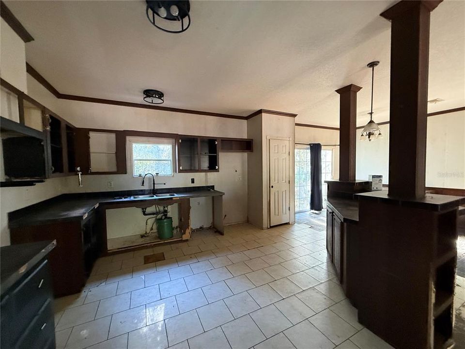 На продажу: $215,000 (3 спален, 2 ванн, 1456 Квадратных фут)