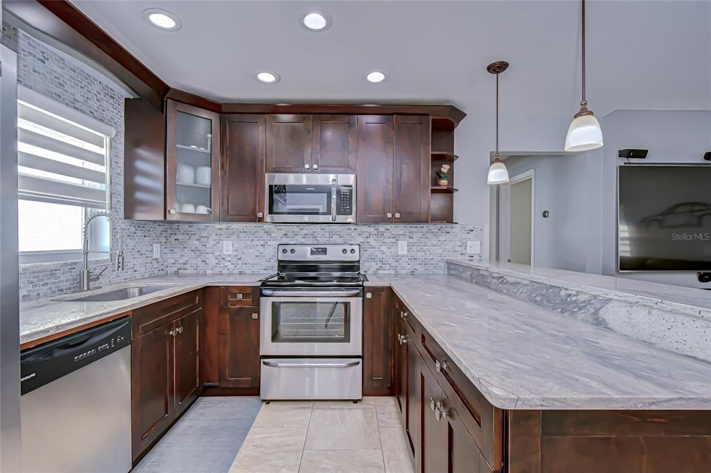 На продажу: $450,000 (3 спален, 2 ванн, 1264 Квадратных фут)