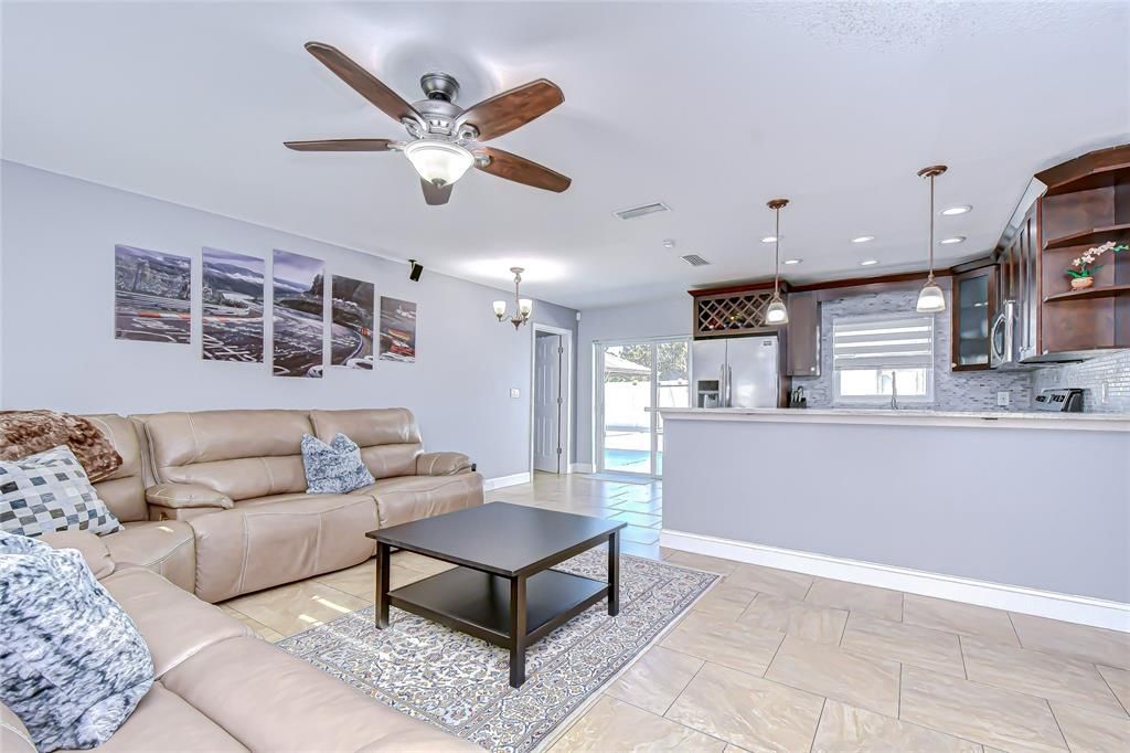 На продажу: $450,000 (3 спален, 2 ванн, 1264 Квадратных фут)