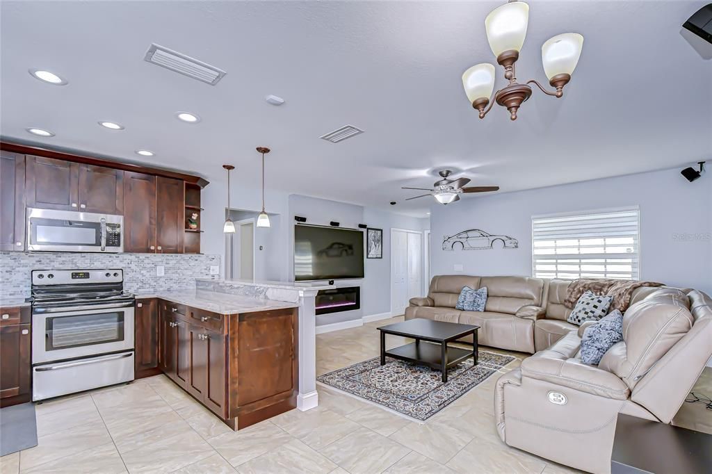 На продажу: $450,000 (3 спален, 2 ванн, 1264 Квадратных фут)