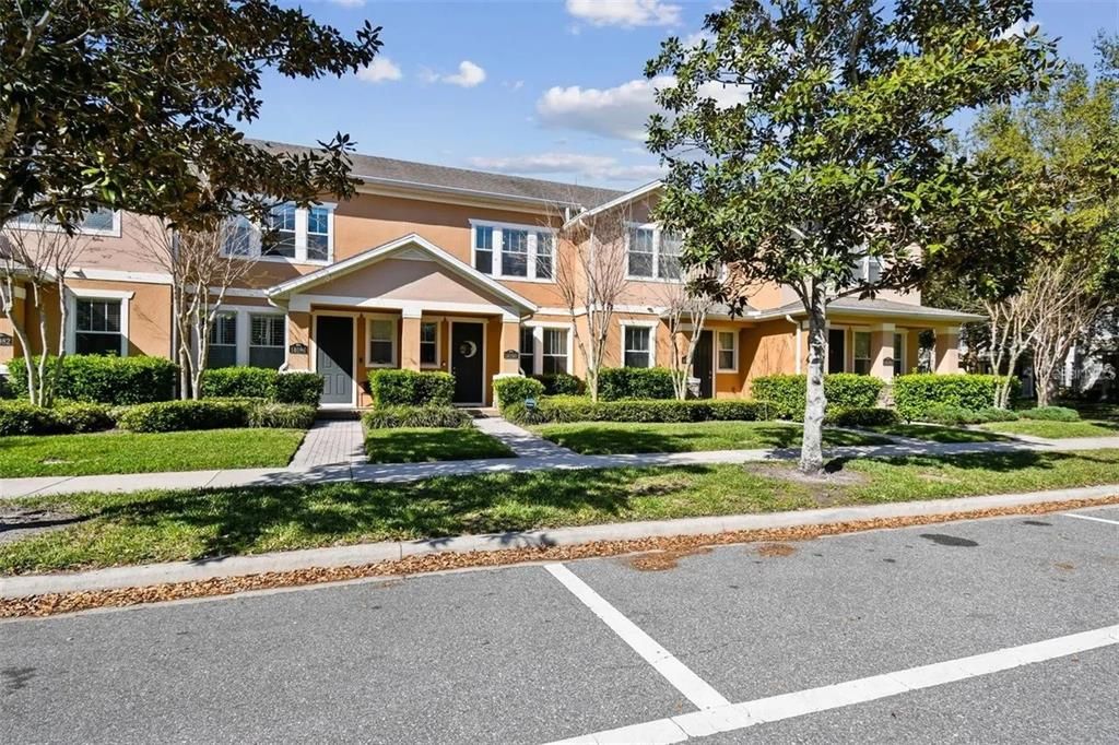 For Sale: $349,990 (2 beds, 2 baths, 1076 Square Feet)