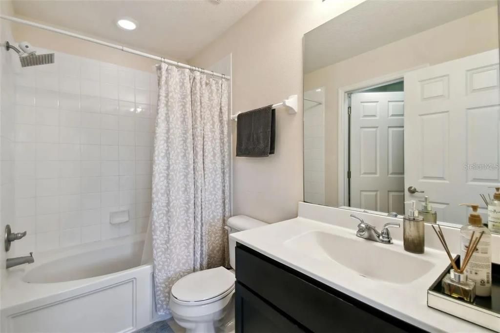 For Sale: $349,990 (2 beds, 2 baths, 1076 Square Feet)