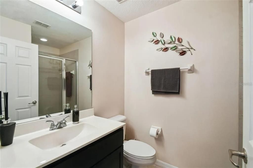 For Sale: $349,990 (2 beds, 2 baths, 1076 Square Feet)