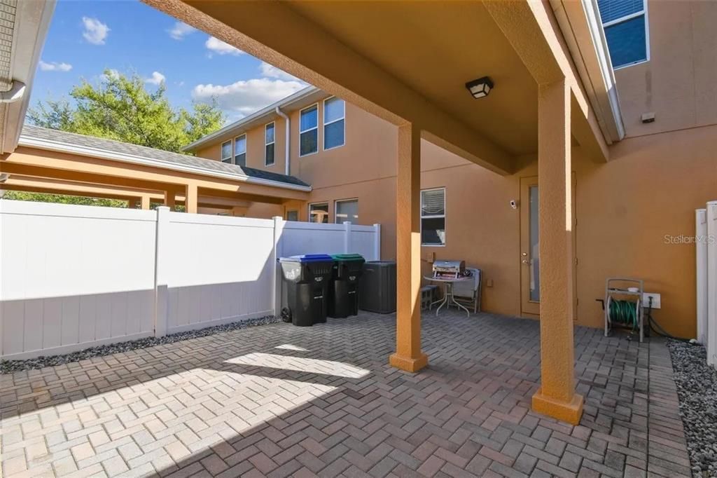 For Sale: $349,990 (2 beds, 2 baths, 1076 Square Feet)