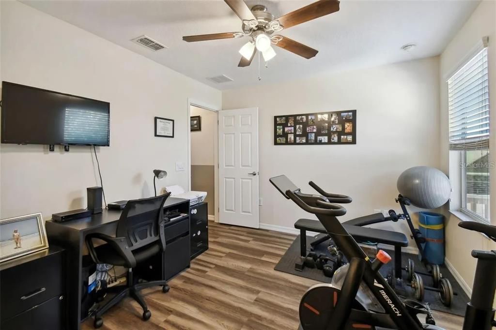 For Sale: $349,990 (2 beds, 2 baths, 1076 Square Feet)