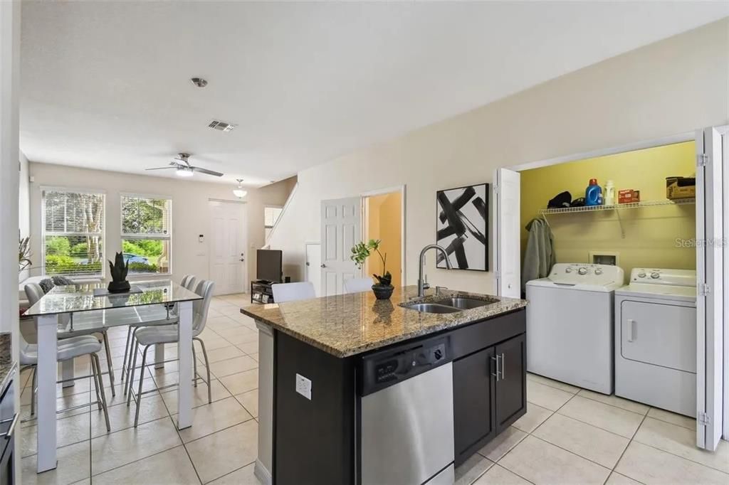 For Sale: $349,990 (2 beds, 2 baths, 1076 Square Feet)