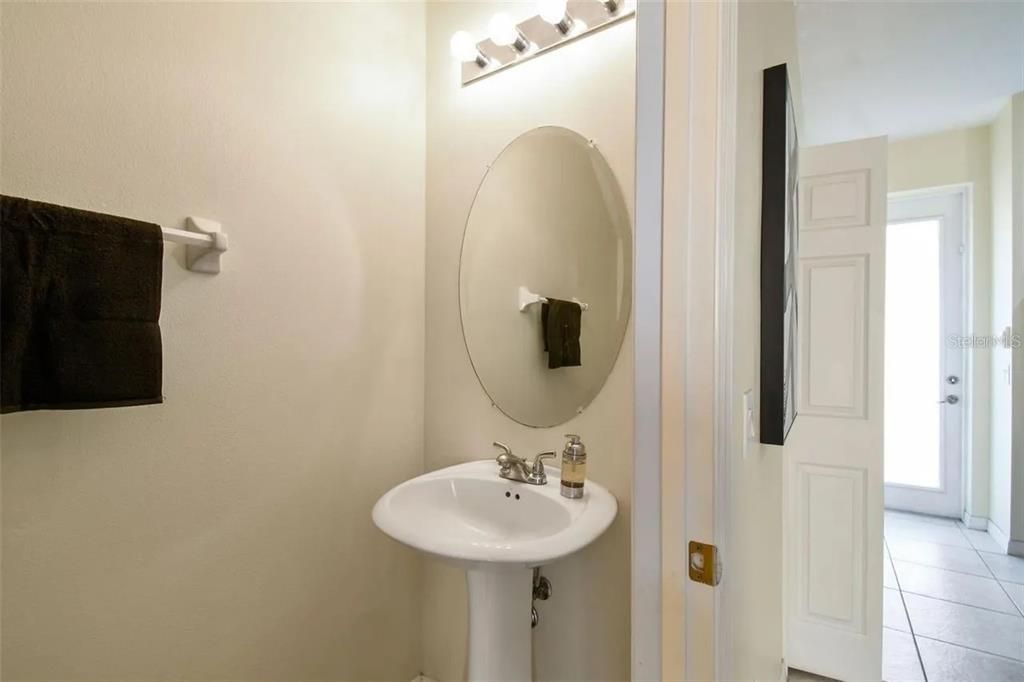 For Sale: $349,990 (2 beds, 2 baths, 1076 Square Feet)