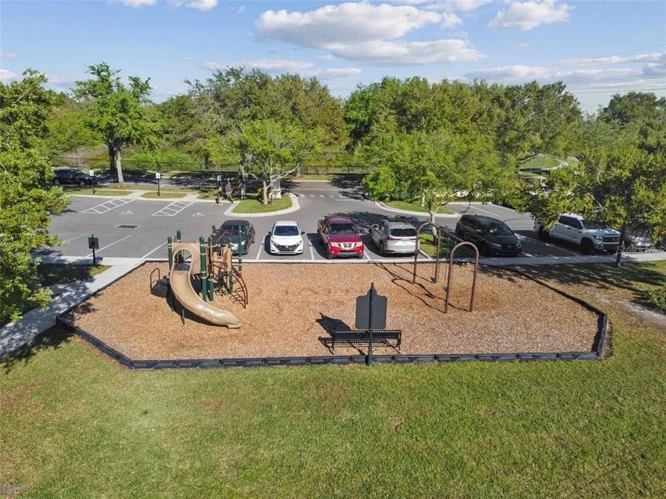 For Sale: $349,990 (2 beds, 2 baths, 1076 Square Feet)