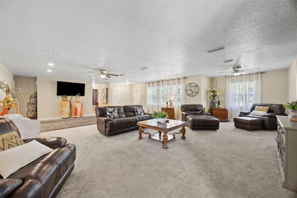 На продажу: $595,000 (4 спален, 3 ванн, 3841 Квадратных фут)