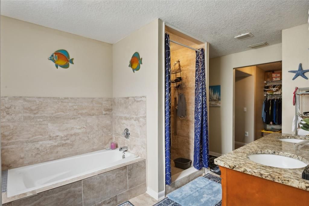 На продажу: $595,000 (4 спален, 3 ванн, 3841 Квадратных фут)