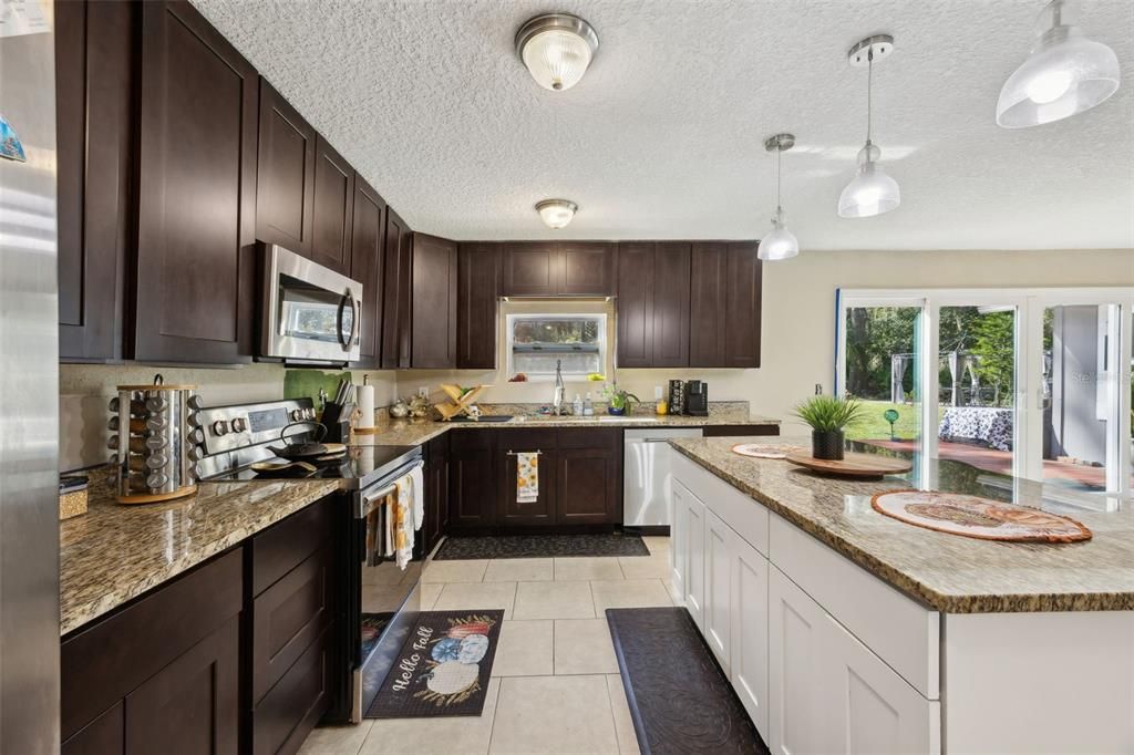 На продажу: $595,000 (4 спален, 3 ванн, 3841 Квадратных фут)