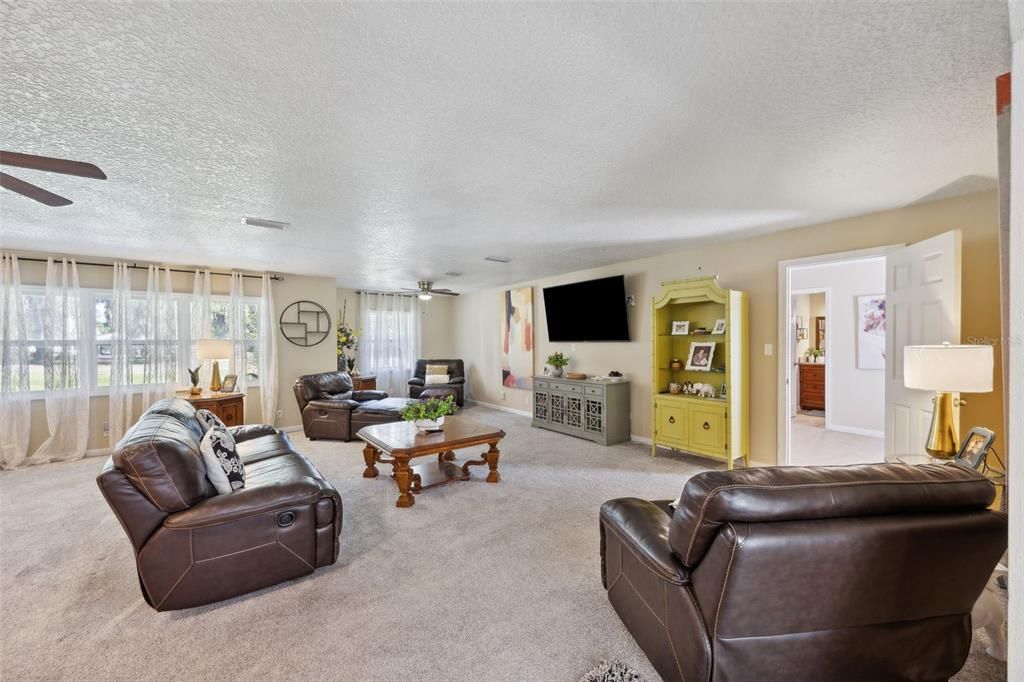 На продажу: $595,000 (4 спален, 3 ванн, 3841 Квадратных фут)