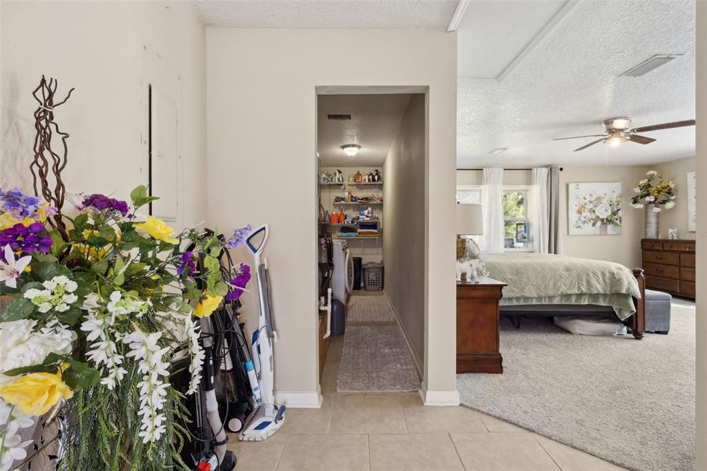 На продажу: $595,000 (4 спален, 3 ванн, 3841 Квадратных фут)