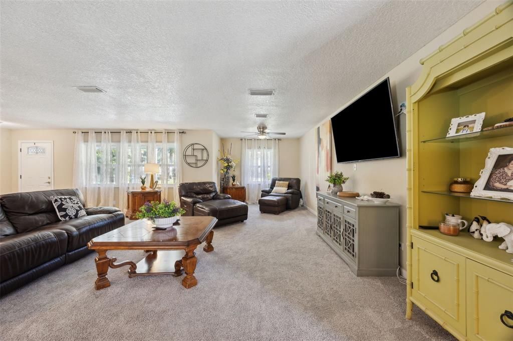 На продажу: $595,000 (4 спален, 3 ванн, 3841 Квадратных фут)