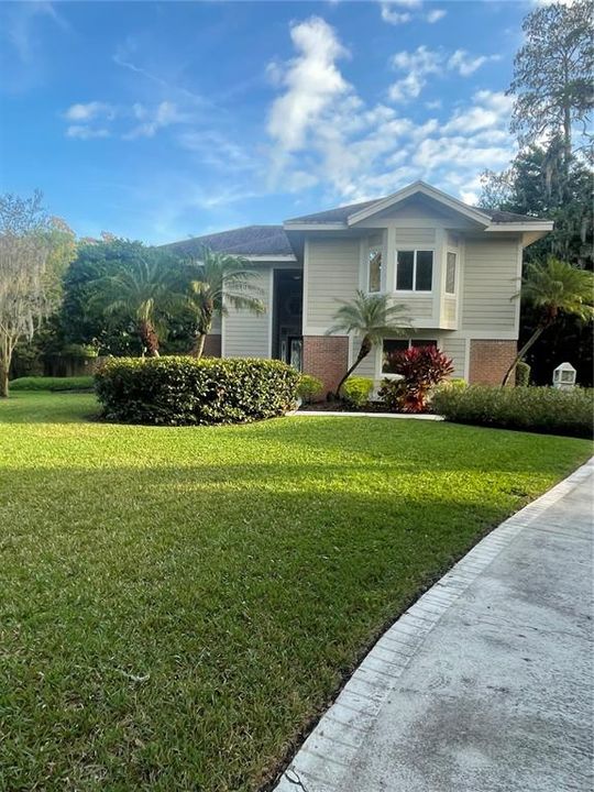 合同活跃: $950,000 (5 贝兹, 2 浴室, 3699 平方英尺)