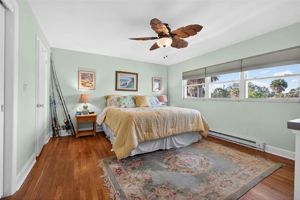 待售: $439,000 (2 贝兹, 1 浴室, 975 平方英尺)