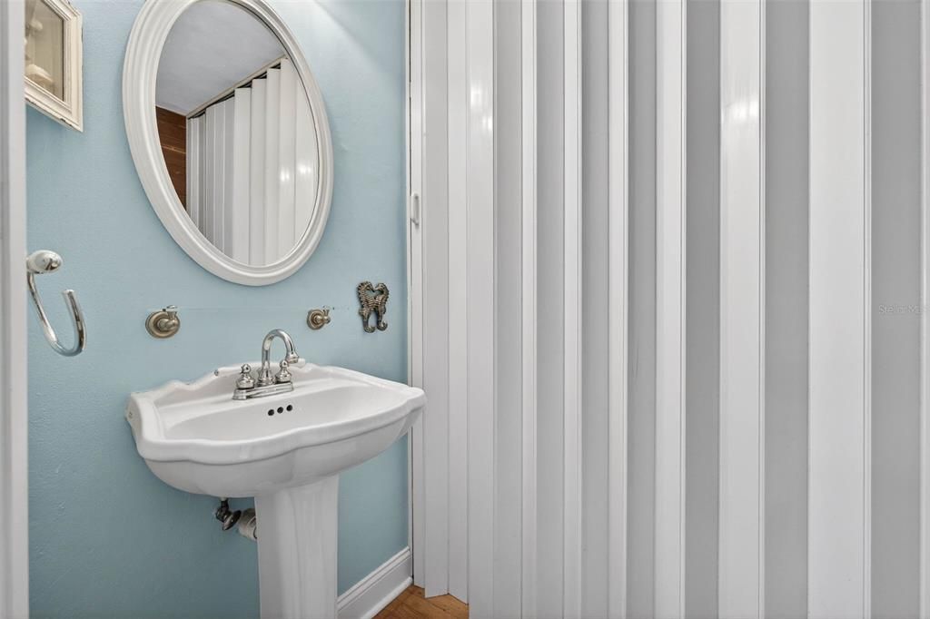 待售: $439,000 (2 贝兹, 1 浴室, 975 平方英尺)