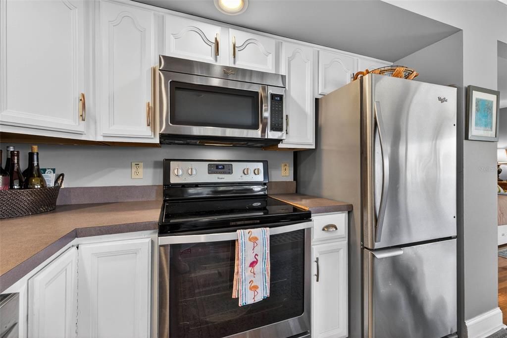 待售: $439,000 (2 贝兹, 1 浴室, 975 平方英尺)