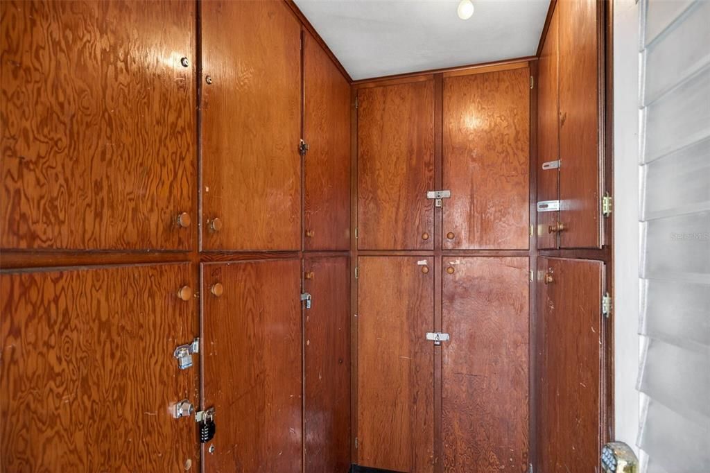 待售: $439,000 (2 贝兹, 1 浴室, 975 平方英尺)