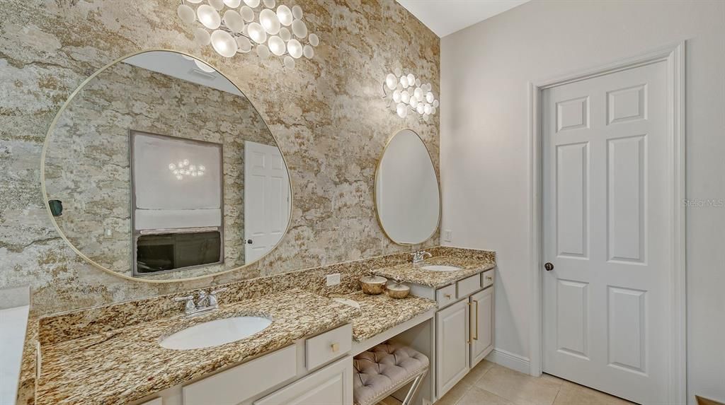 En Venta: $1,295,000 (4 camas, 3 baños, 3086 Pies cuadrados)