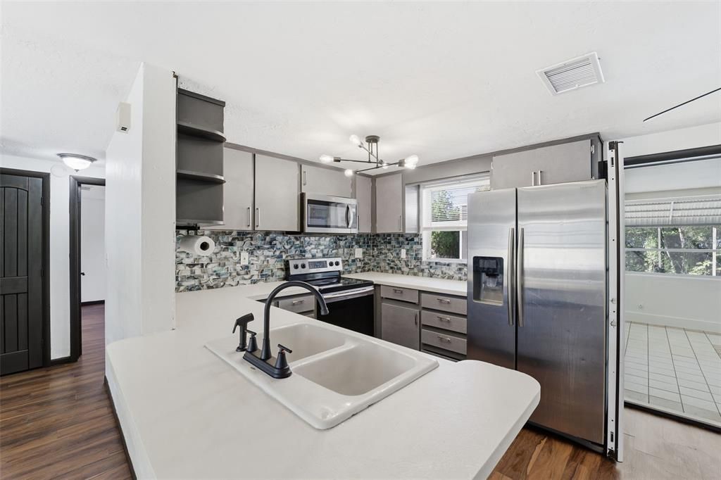 For Sale: $239,900 (4 beds, 2 baths, 1344 Square Feet)