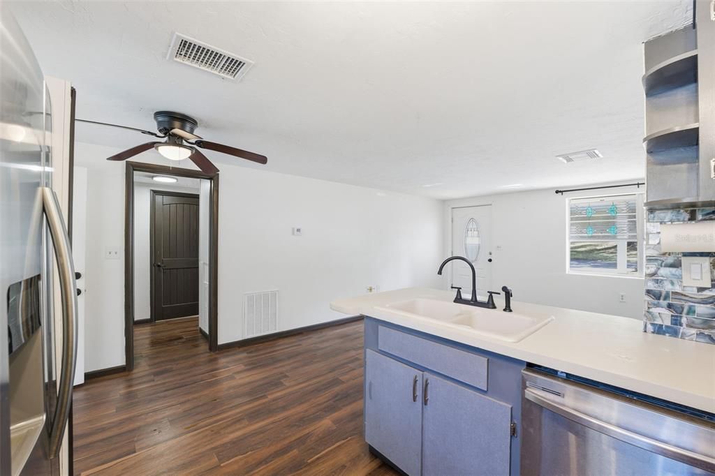 For Sale: $239,900 (4 beds, 2 baths, 1344 Square Feet)