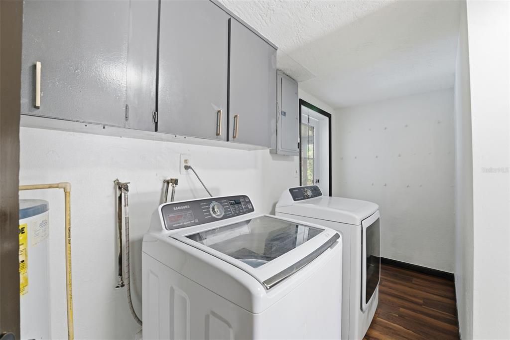 For Sale: $239,900 (4 beds, 2 baths, 1344 Square Feet)