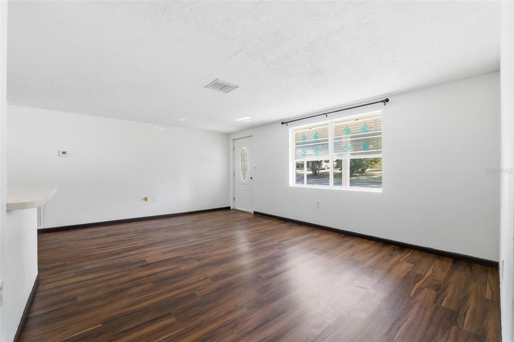 For Sale: $239,900 (4 beds, 2 baths, 1344 Square Feet)