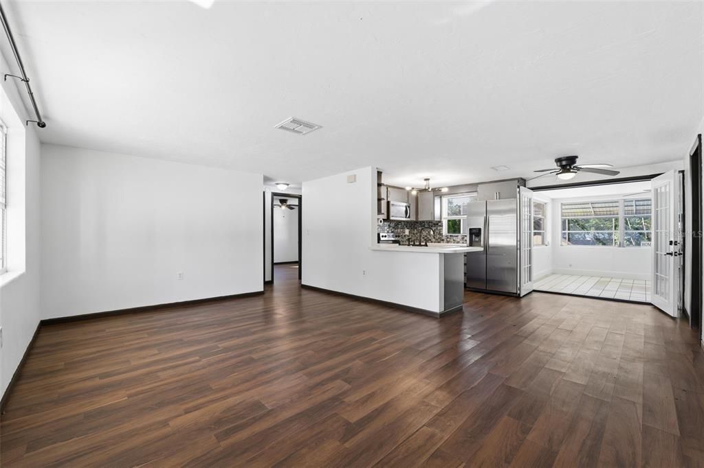 For Sale: $239,900 (4 beds, 2 baths, 1344 Square Feet)