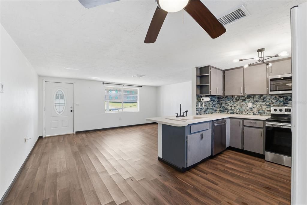 For Sale: $239,900 (4 beds, 2 baths, 1344 Square Feet)