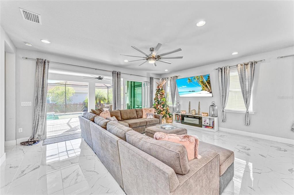 For Sale: $825,000 (3 beds, 2 baths, 2298 Square Feet)