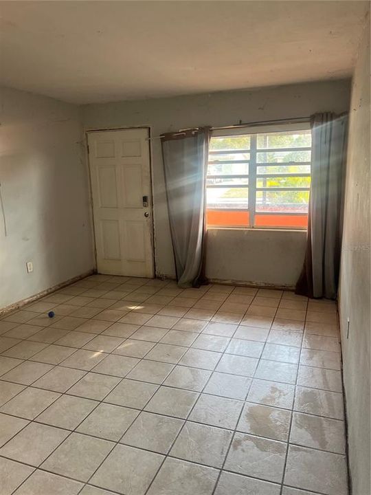 For Sale: $150,000 (3 beds, 1 baths, 910 Square Feet)