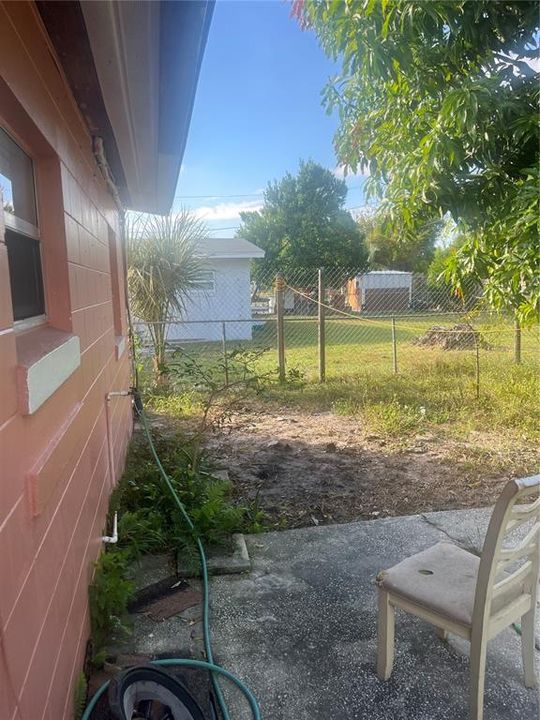 For Sale: $150,000 (3 beds, 1 baths, 910 Square Feet)